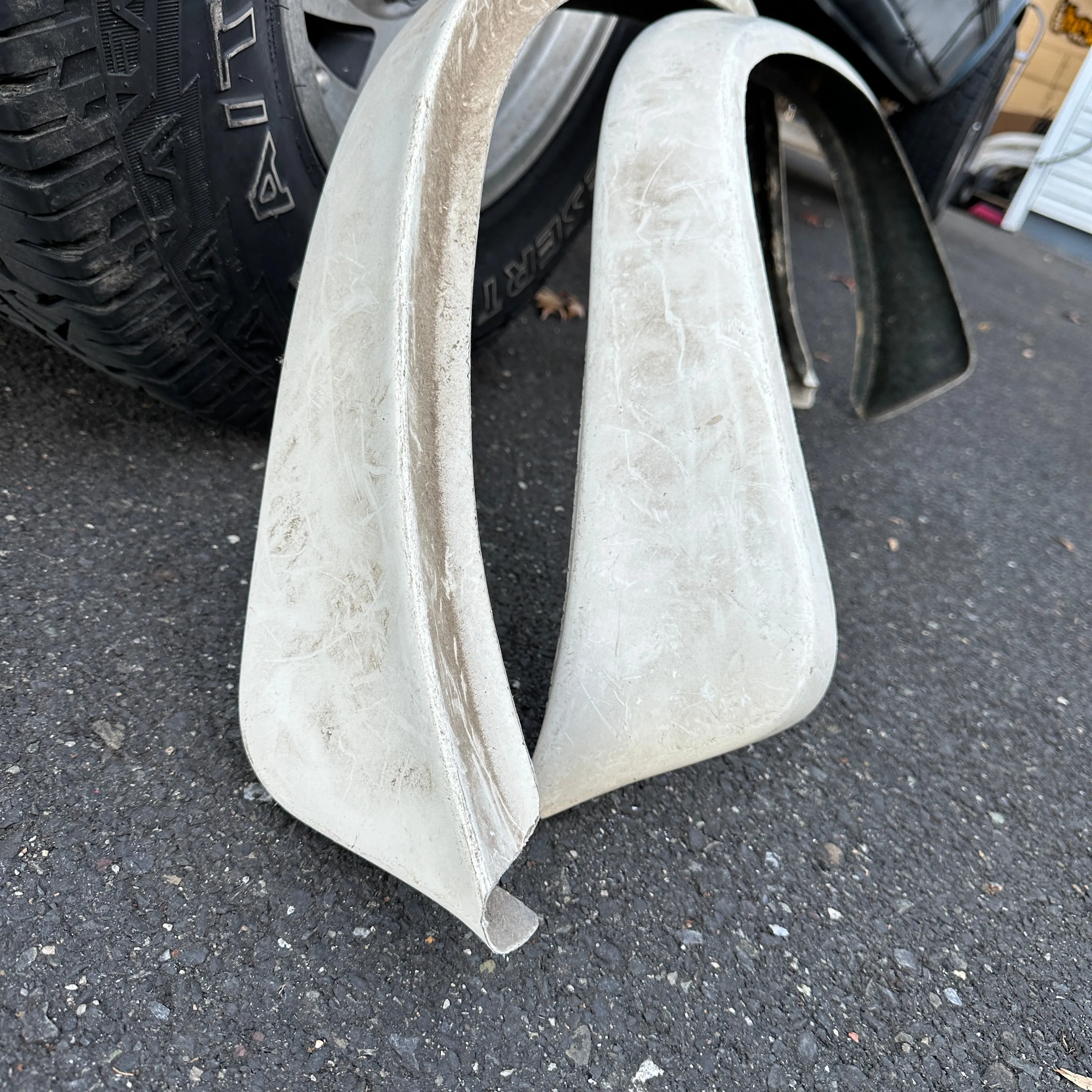71-95/96 Chevy/GMC Van - 2pc Rear J&J Fiberglass Flare Kit
