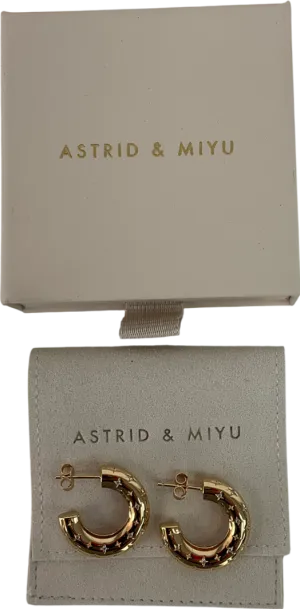 Astrid & Miyu Metallic Cosmic Star Dome Hoops In Gold One Size