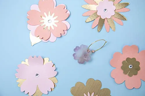 Bigz Die 663849, Bold Blossoms by Laura Kate