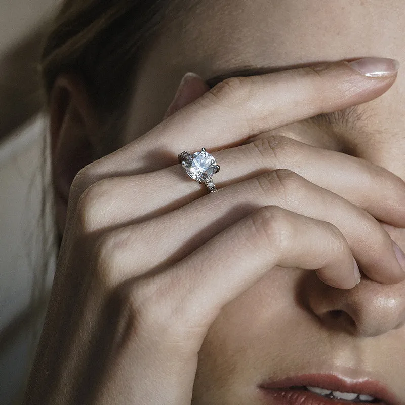 Brilliant Round Cut Moissanite Diamond Ring
