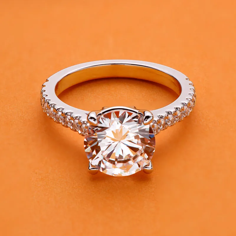Brilliant Round Cut Moissanite Diamond Ring