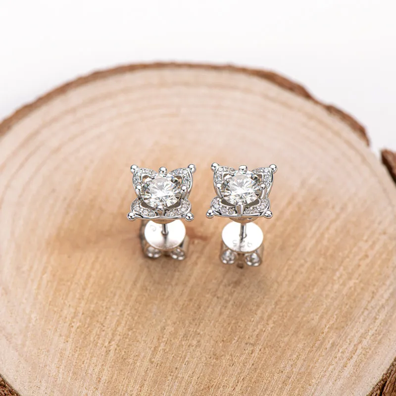 Clover Round Brilliant Cut Moissanite Stud Earrings