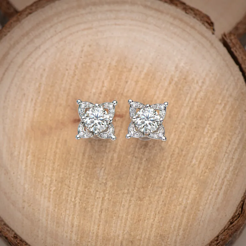 Clover Round Brilliant Cut Moissanite Stud Earrings