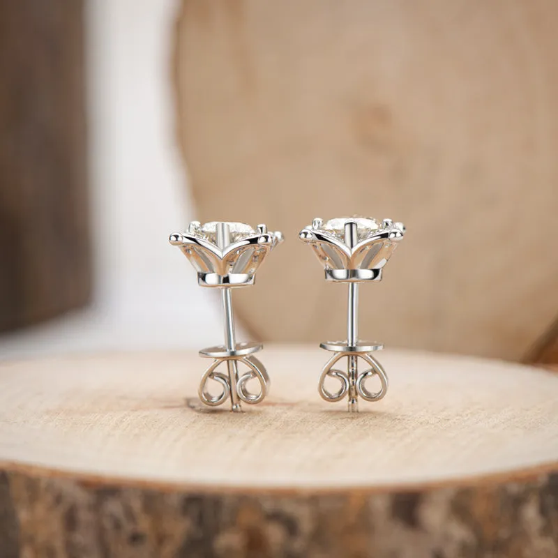 Clover Round Brilliant Cut Moissanite Stud Earrings