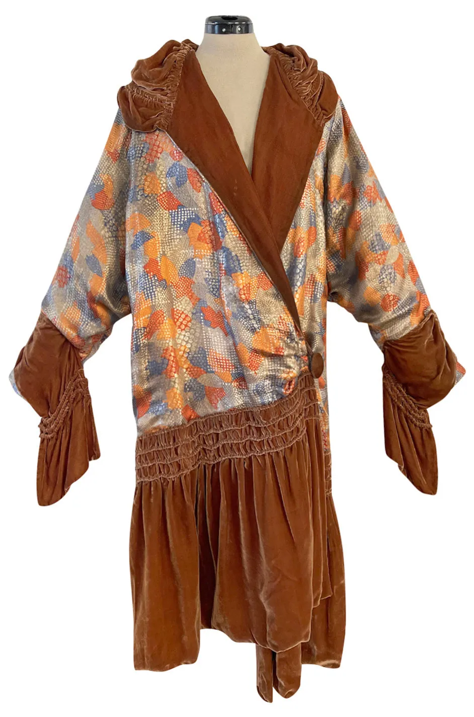 Fabulous 1920s Coral Silk Metallic Gold Lame Flapper Coat w Velvet Detailing