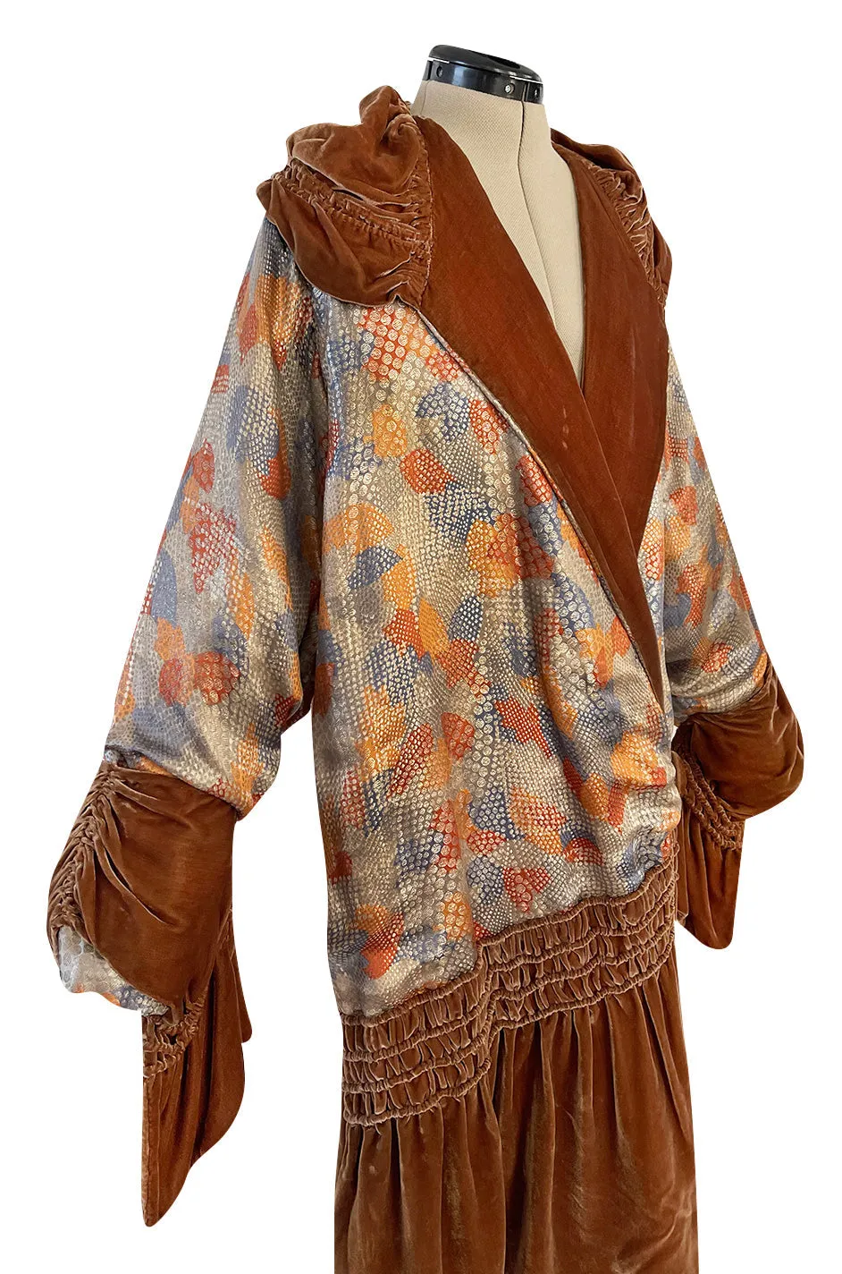 Fabulous 1920s Coral Silk Metallic Gold Lame Flapper Coat w Velvet Detailing