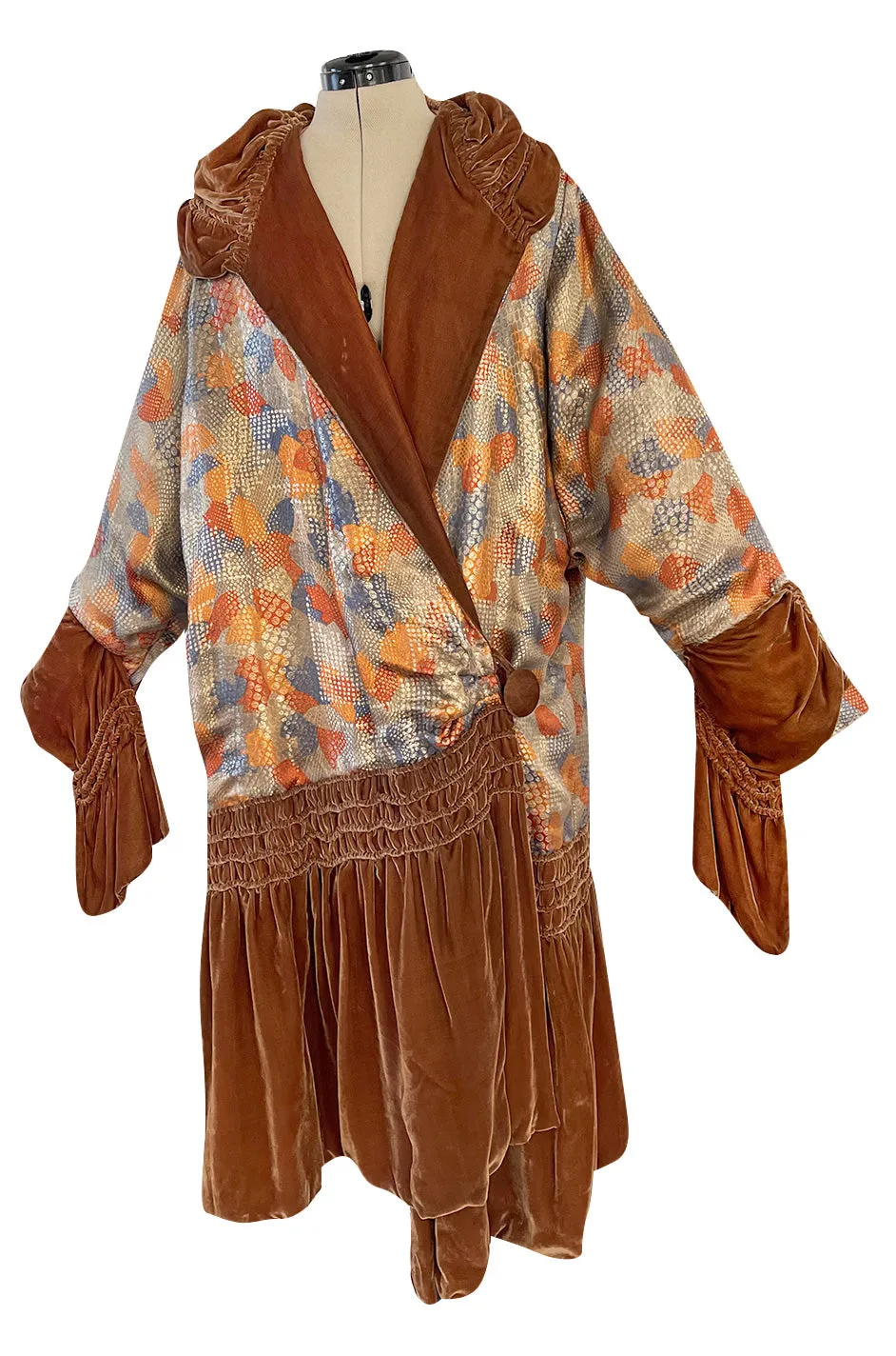 Fabulous 1920s Coral Silk Metallic Gold Lame Flapper Coat w Velvet Detailing