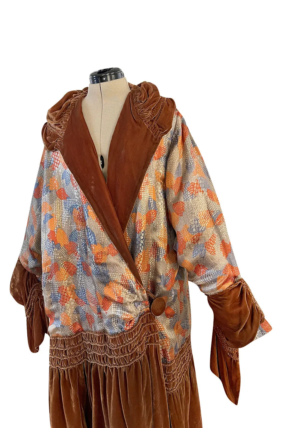 Fabulous 1920s Coral Silk Metallic Gold Lame Flapper Coat w Velvet Detailing