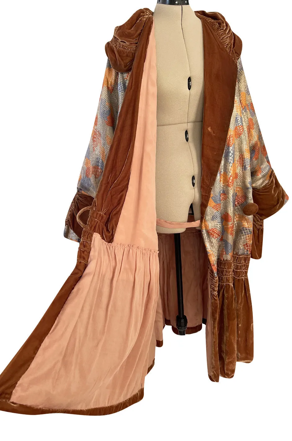 Fabulous 1920s Coral Silk Metallic Gold Lame Flapper Coat w Velvet Detailing