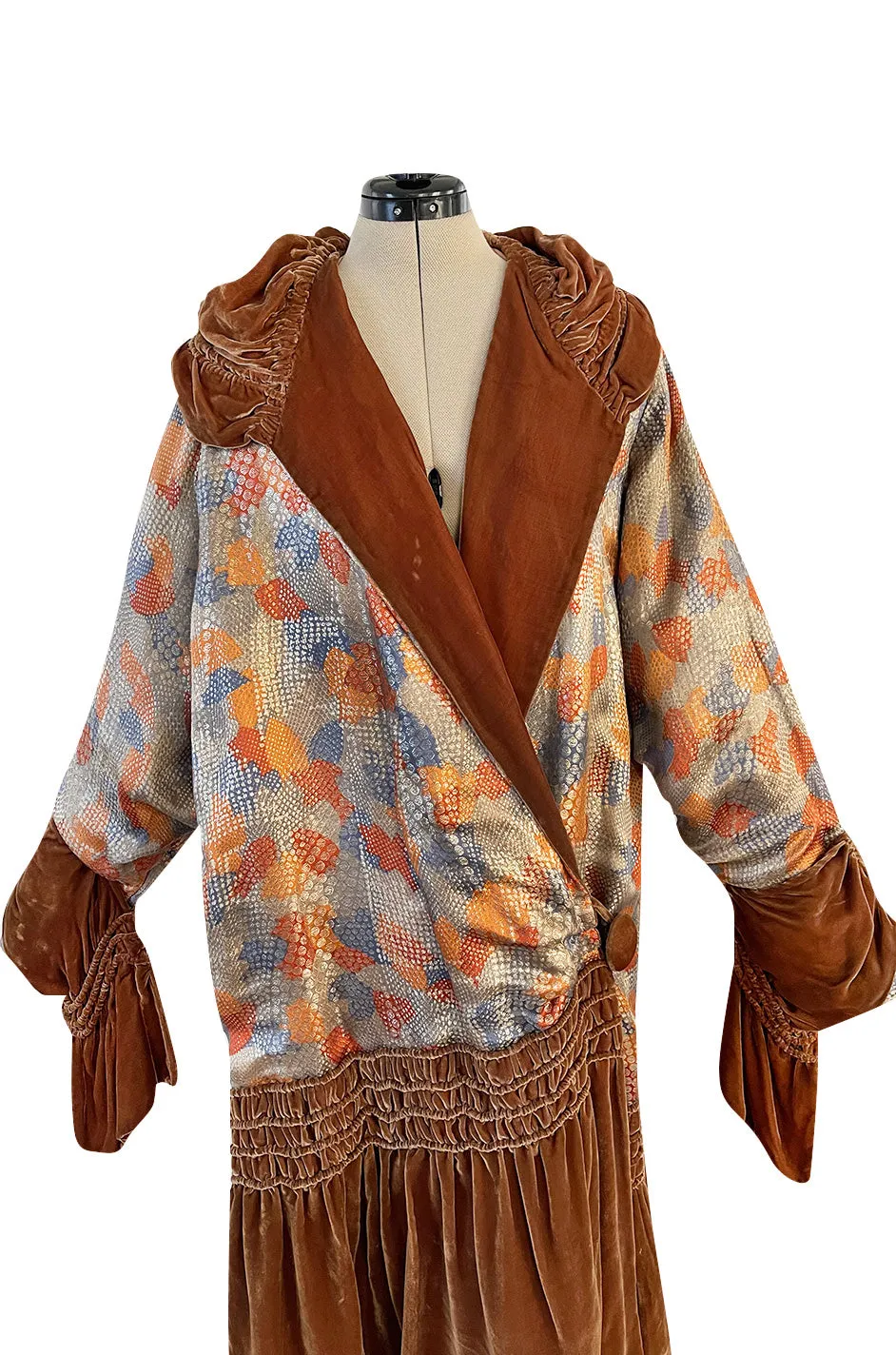 Fabulous 1920s Coral Silk Metallic Gold Lame Flapper Coat w Velvet Detailing