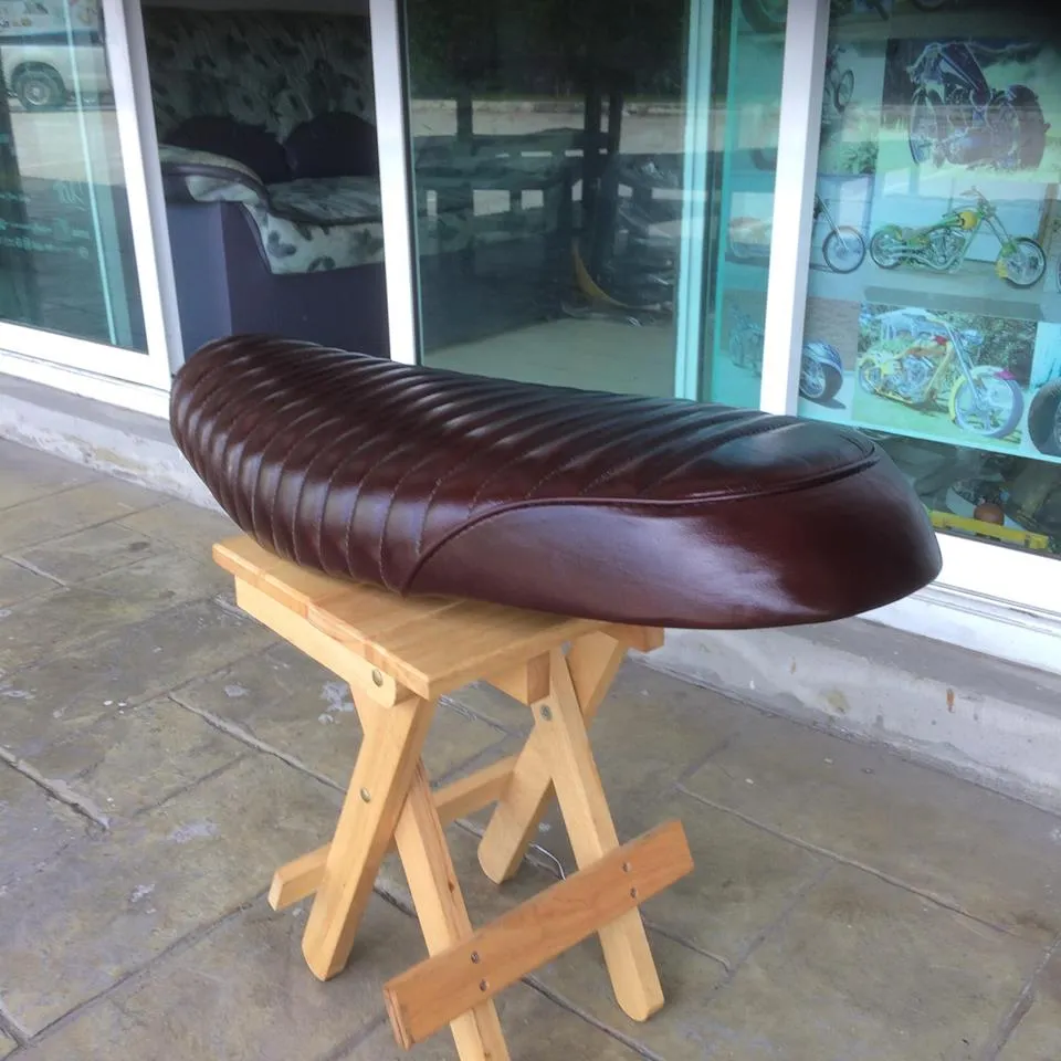 KB-TWCRS - Triumph Bonneville Water-Cooled Classic Roll Seat