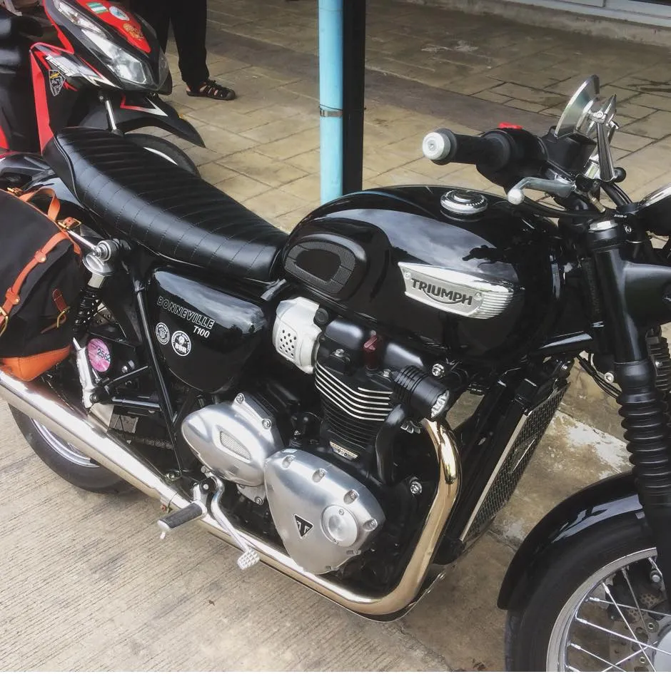 KB-TWCRS - Triumph Bonneville Water-Cooled Classic Roll Seat