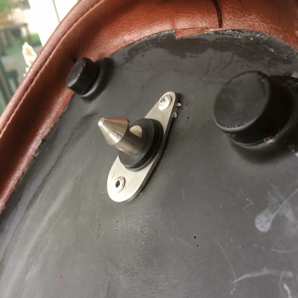KB-TWCRS - Triumph Bonneville Water-Cooled Classic Roll Seat