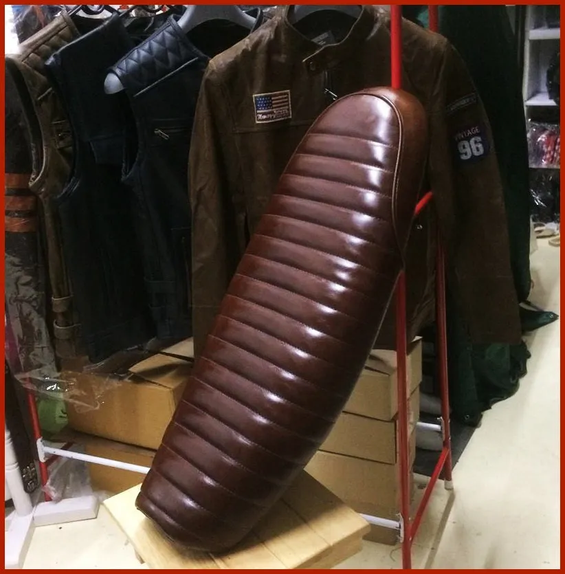 KB-TWCRS - Triumph Bonneville Water-Cooled Classic Roll Seat