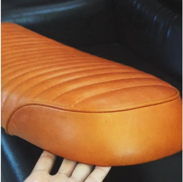 KB-TWCRS - Triumph Bonneville Water-Cooled Classic Roll Seat