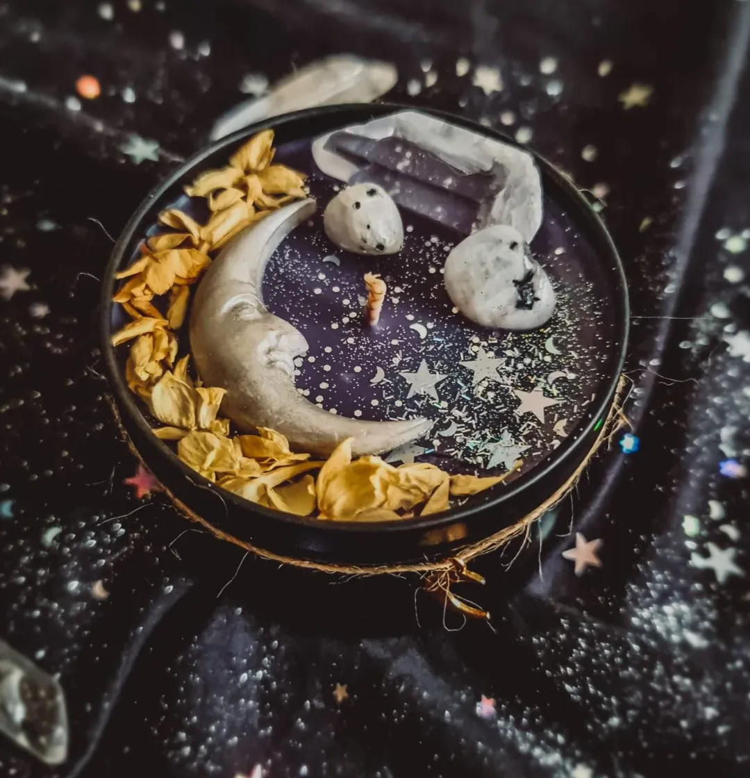 LA LUNE - Crystal and Flower Infused Candle
