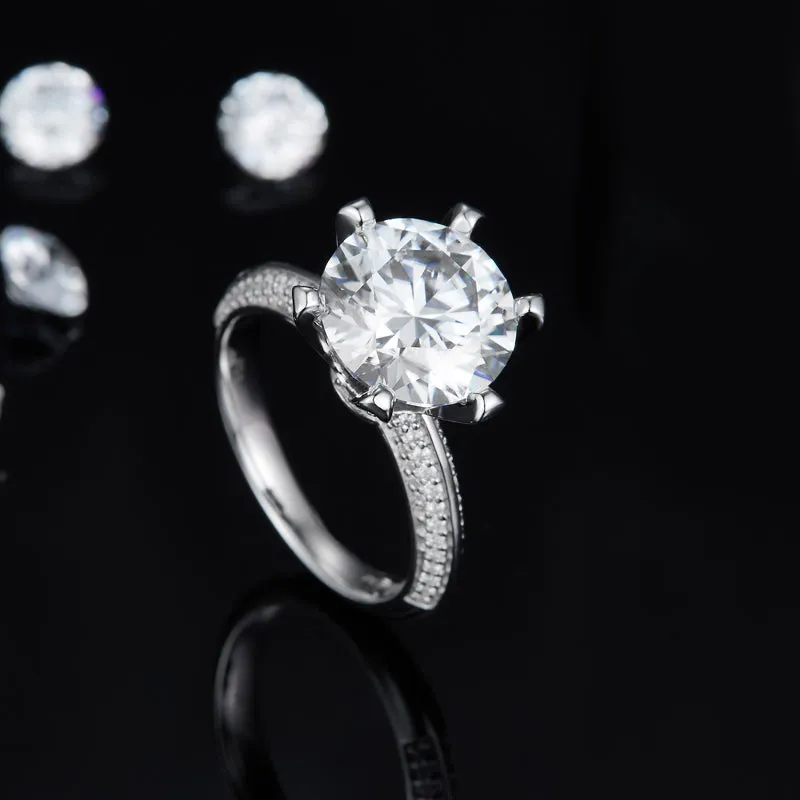 Luxury Six Claws 5.0ct Round Cut Moissanite Ring