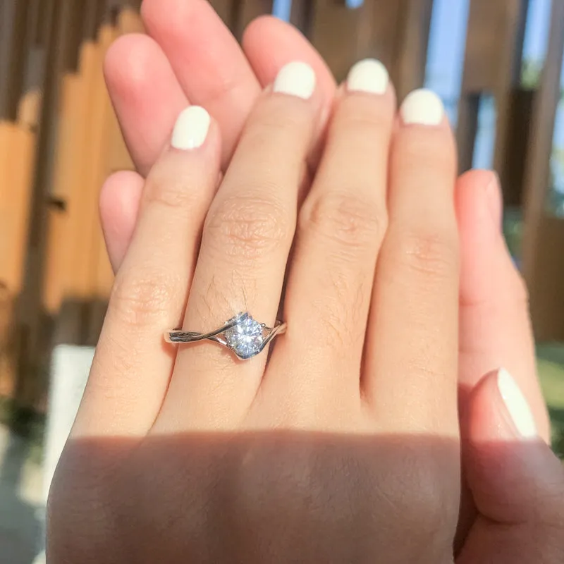 Round Cut Moissanite Diamond Ring
