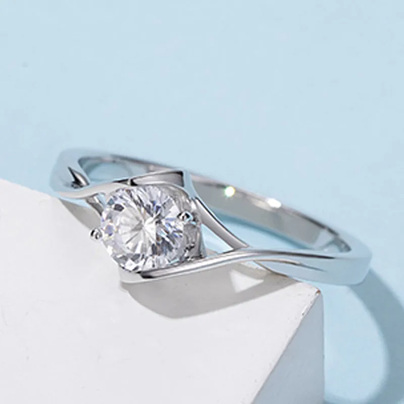 Round Cut Moissanite Diamond Ring