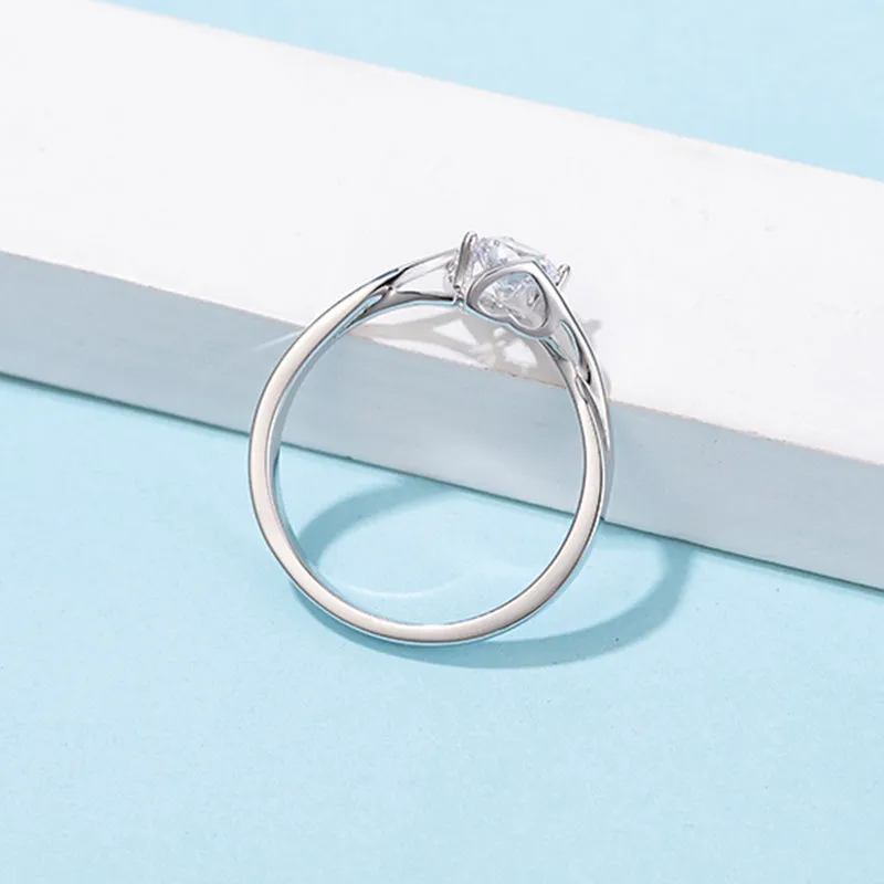 Round Cut Moissanite Diamond Ring