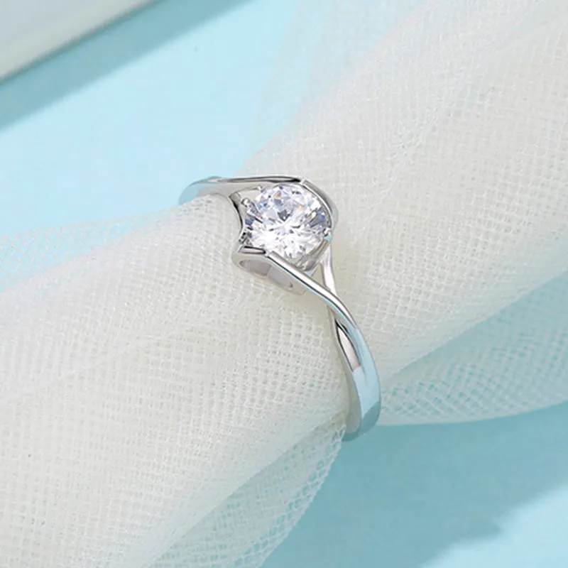 Round Cut Moissanite Diamond Ring