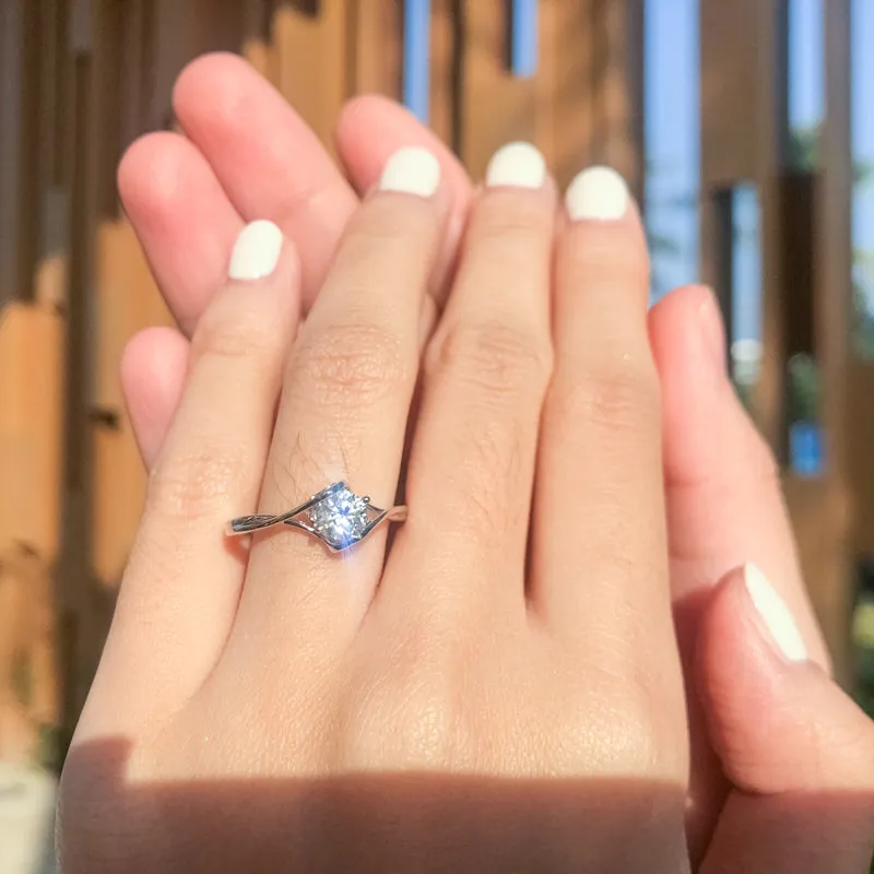 Round Cut Moissanite Diamond Ring
