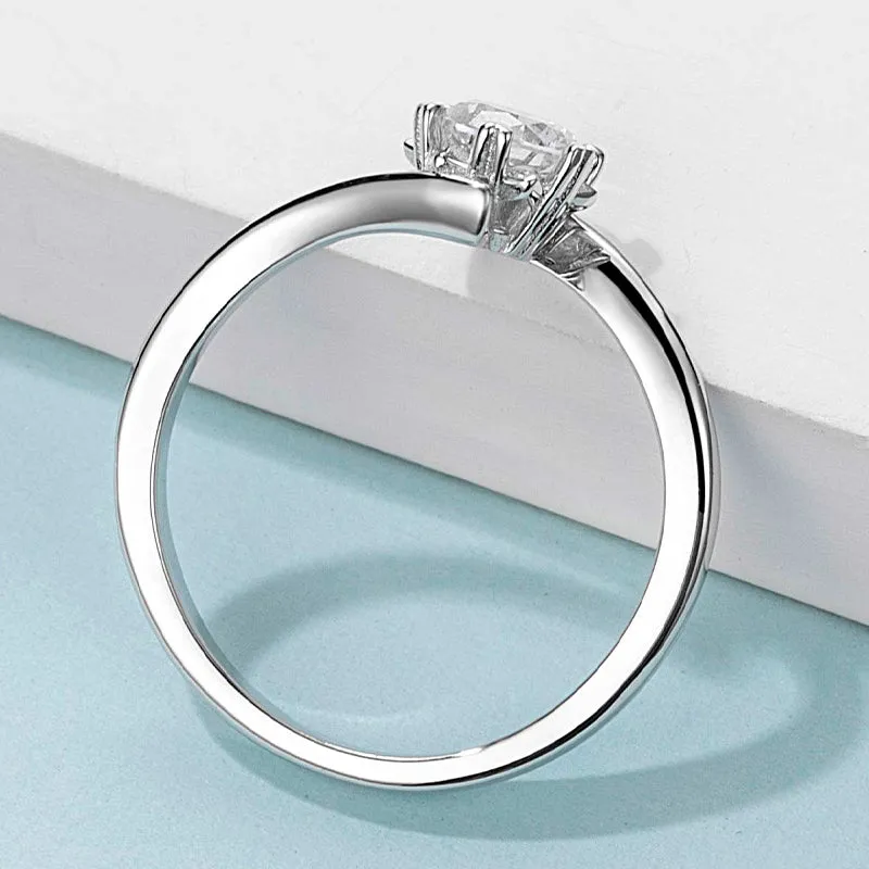 Round Cut Moissanite Diamond Twisted Solitaire Ring