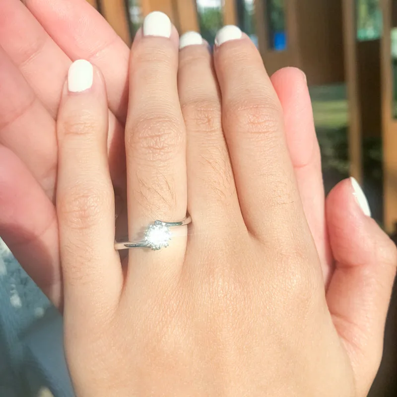 Round Cut Moissanite Diamond Twisted Solitaire Ring