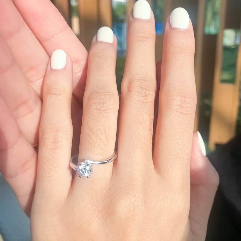 Round Cut Moissanite Diamond Twisted Solitaire Ring