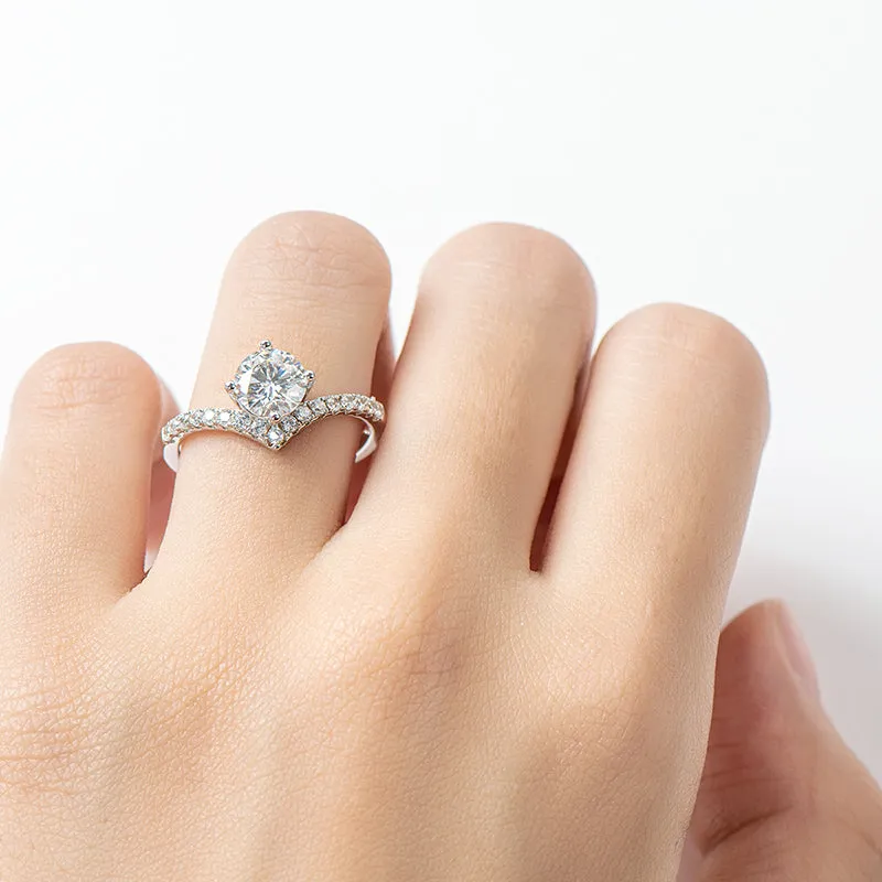 Round Cut Moissanite Diamond V-shaped Classic Ring