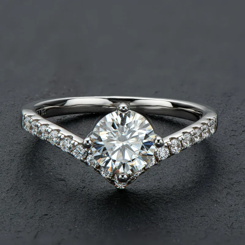 Round Cut Moissanite Diamond V-shaped Classic Ring
