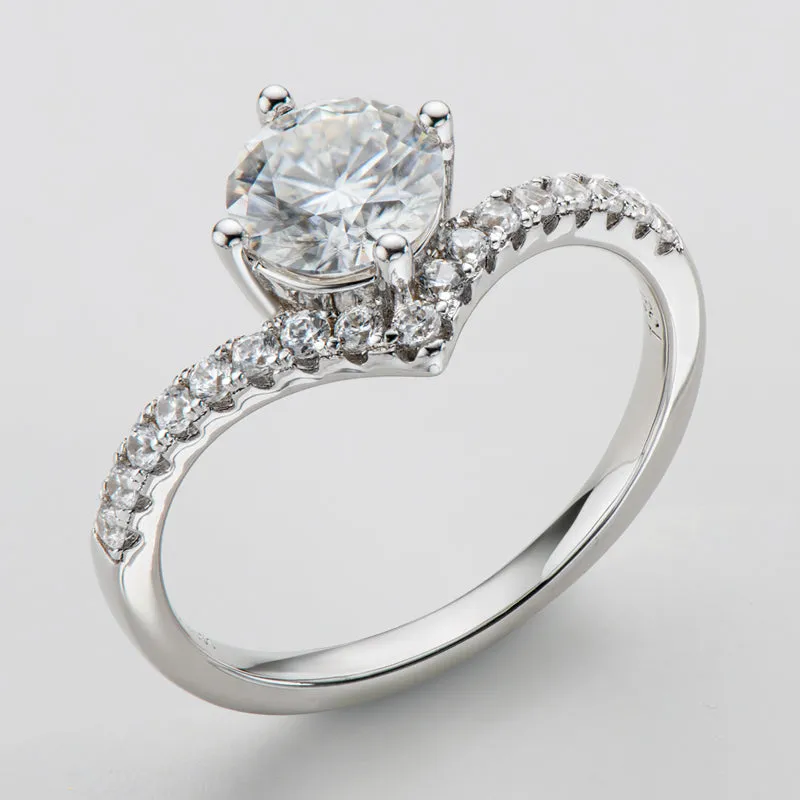 Round Cut Moissanite Diamond V-shaped Classic Ring
