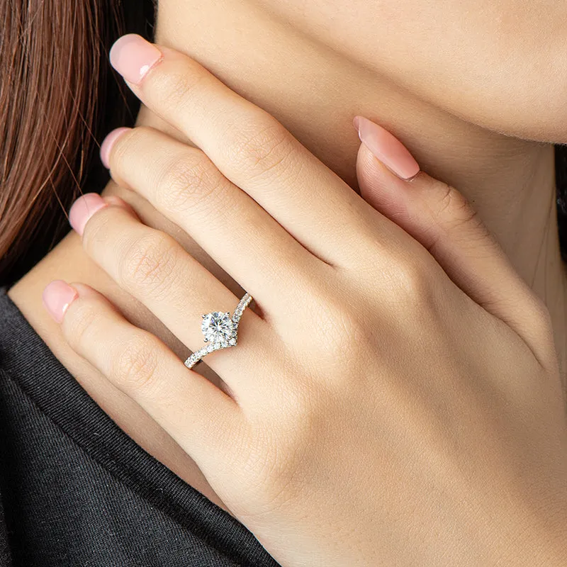 Round Cut Moissanite Diamond V-shaped Classic Ring