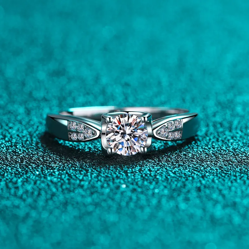 Round Cut White Moissanite Diamond Classic Ring