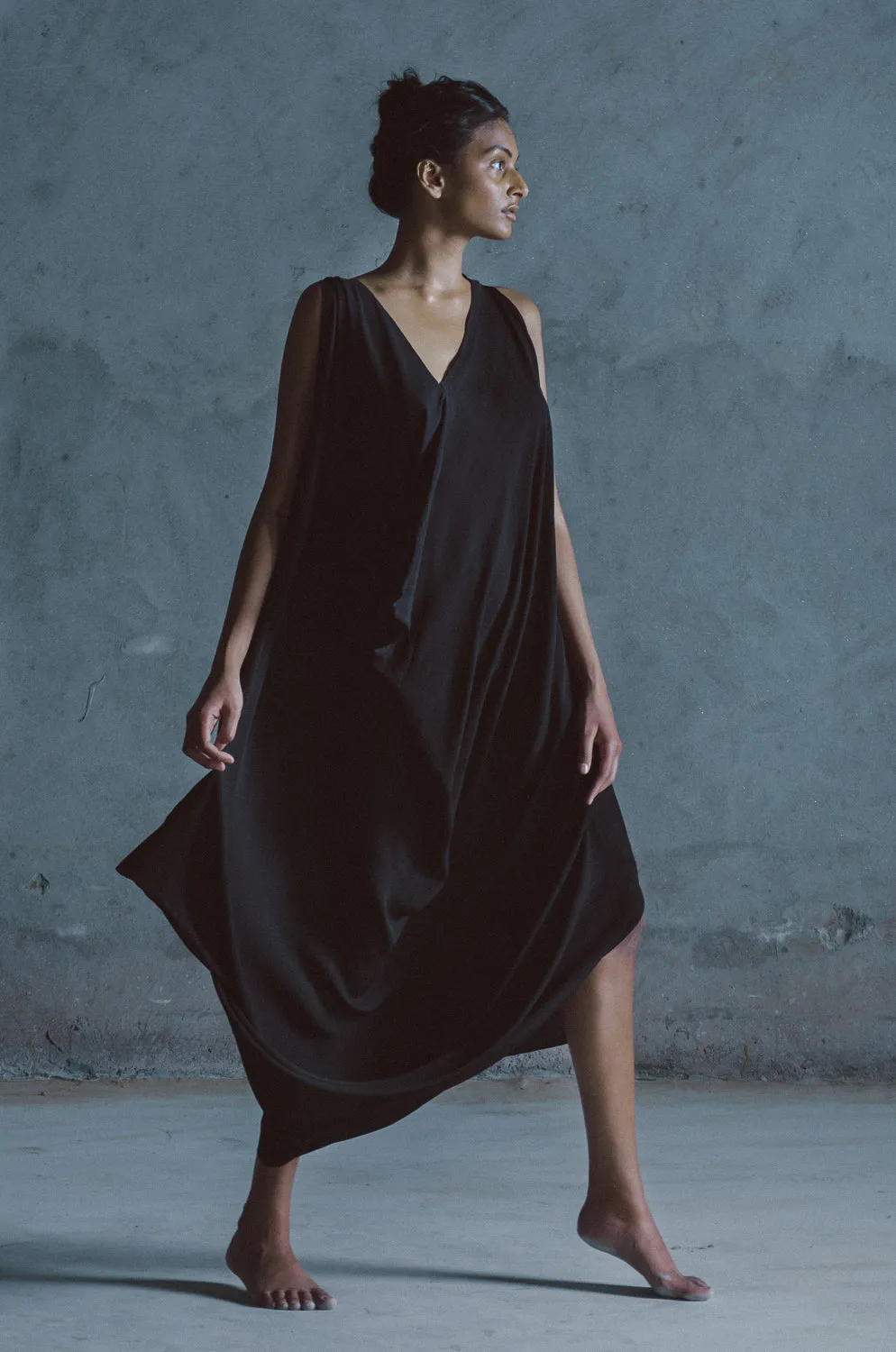 Summer Dress Drape Moss Crepe Nude Black Avasa-Fashion Edit Samcara Vana-Ituvana-13