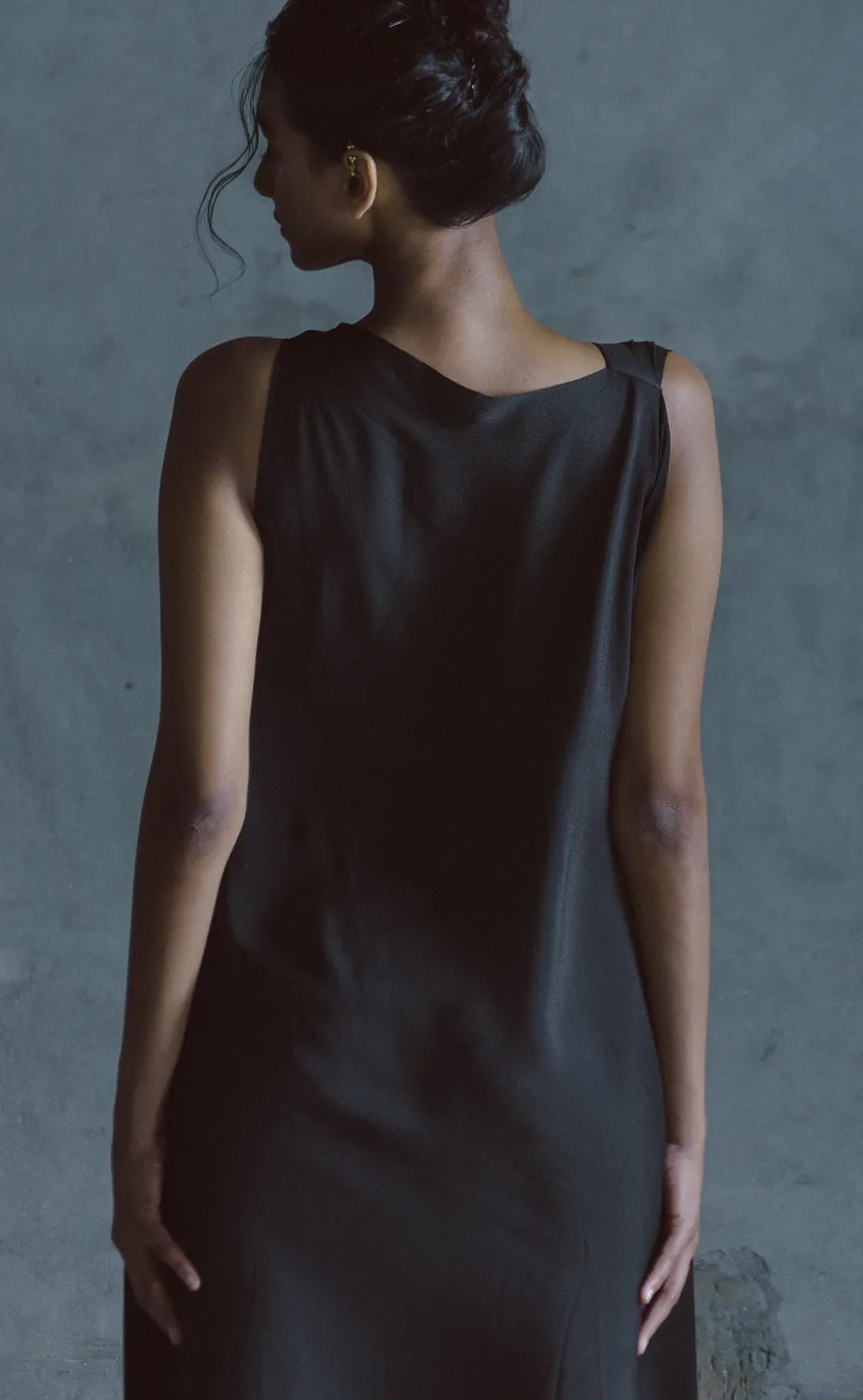Summer Dress Drape Moss Crepe Nude Black Avasa-Fashion Edit Samcara Vana-Ituvana-13