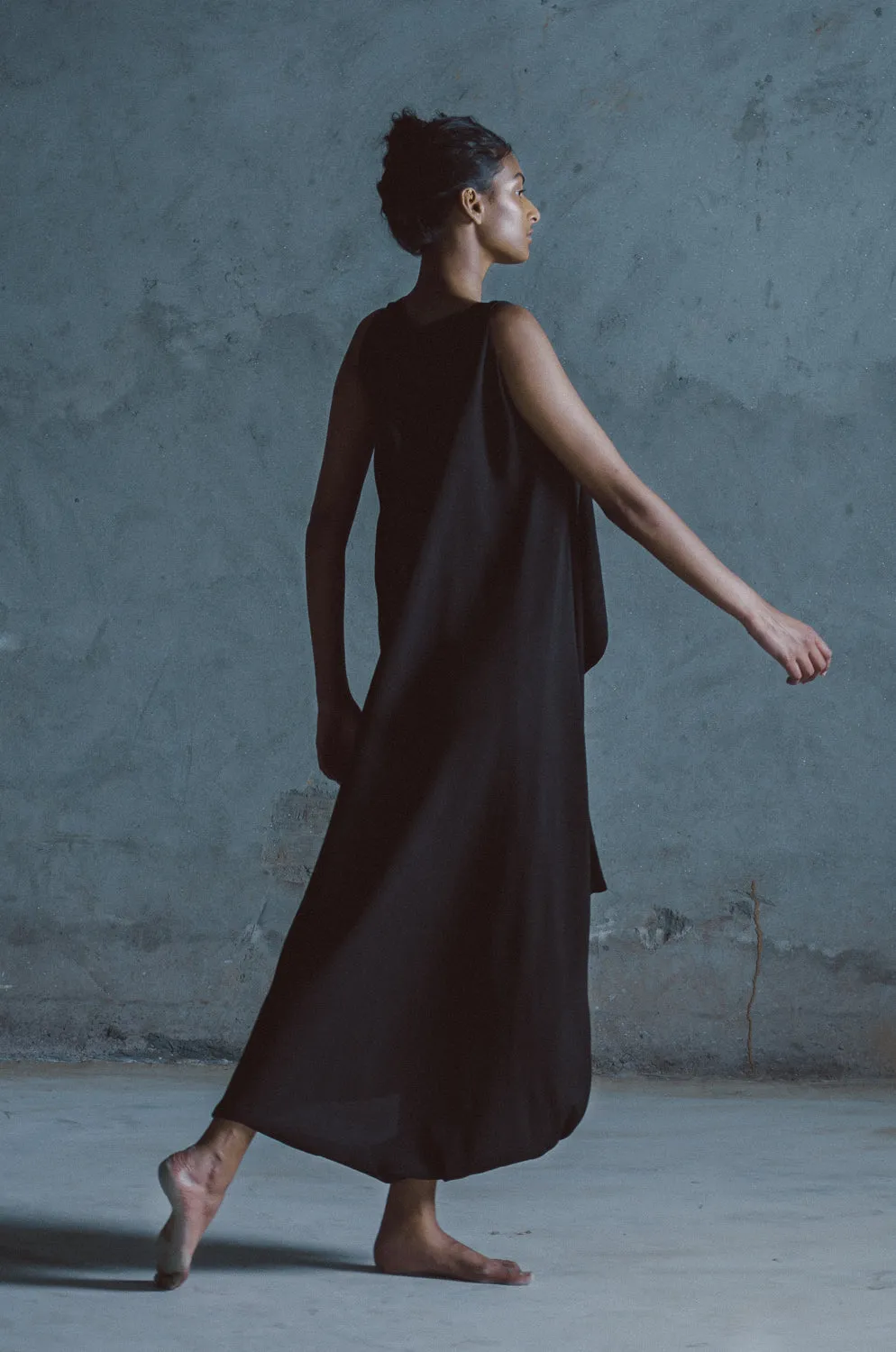 Summer Dress Drape Moss Crepe Nude Black Avasa-Fashion Edit Samcara Vana-Ituvana-13