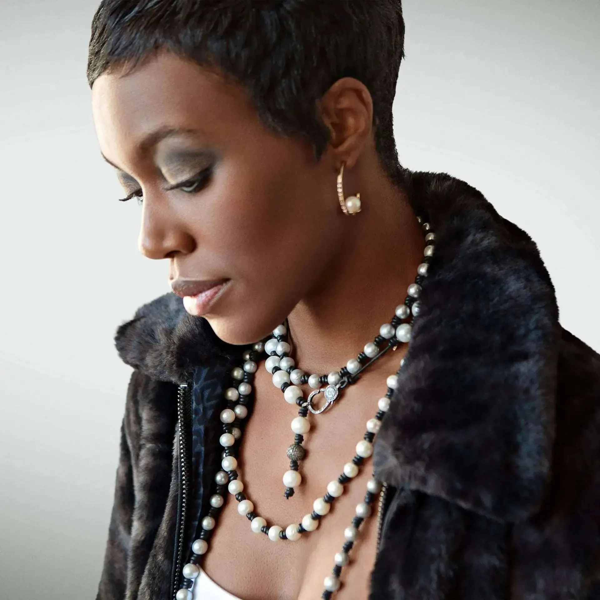 The Classic Knotted Pearl and Leather Necklace