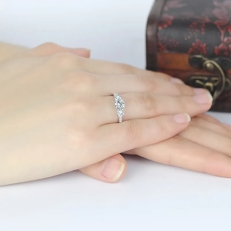 Three Stone Round Cut Moissanite Diamond Ring