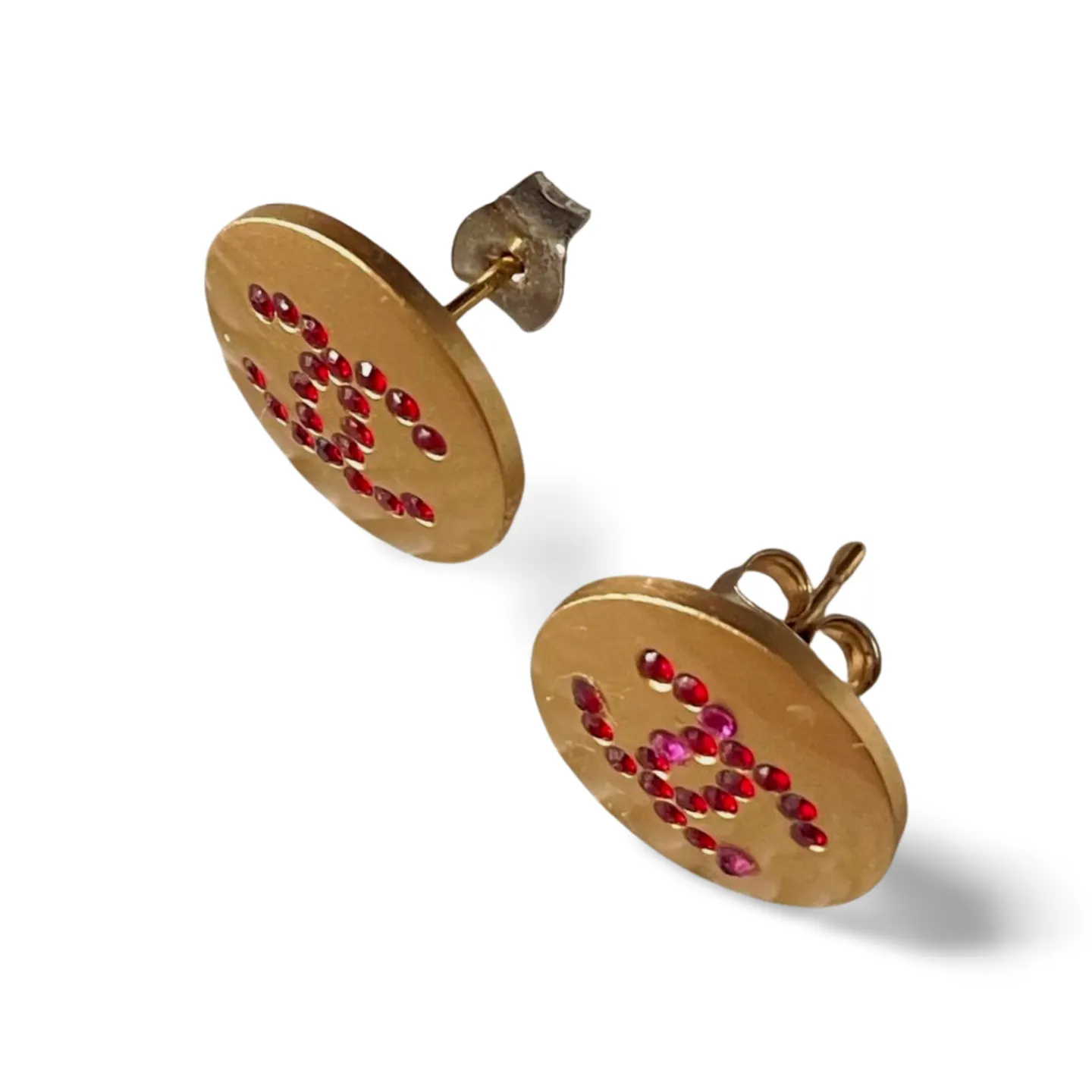 Vintage CHANEL golden round stud earrings with red rhinestone crystal CC marks. Pierced earrings. 060728br11